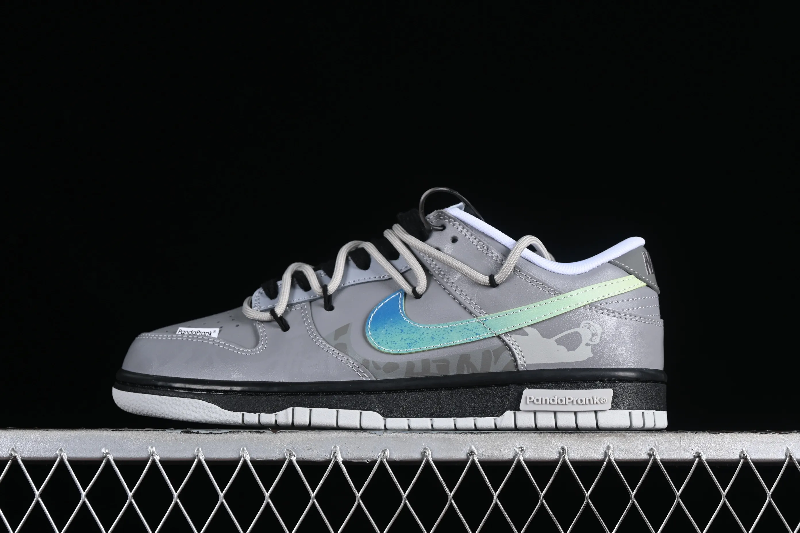 All Categories Nk SB Dunk Series Nk SB Dunk Low Low-top Sneakers Nk Dunk Low Panda Prank Space Exploration-Alien Threat SB Strap Low-top Casual Sneakers DV0831-101